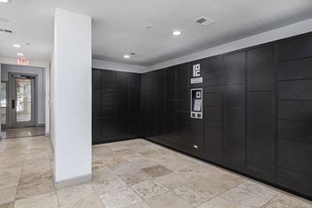 Electronic parcel locker system